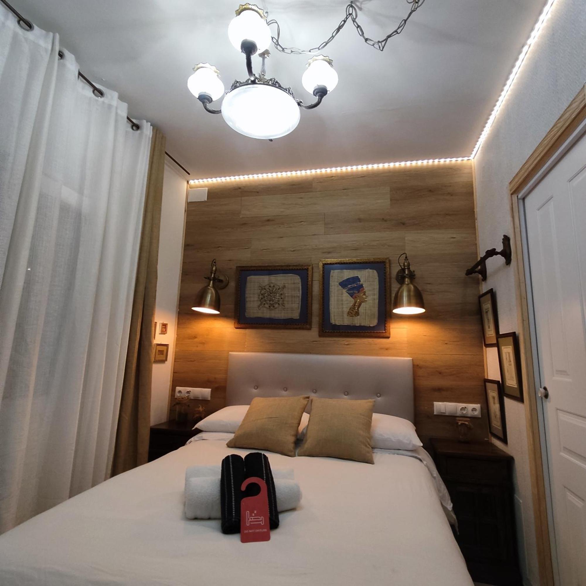 Studio Or Rooms With Private Bathroom Or Rooms With Shared Bathroom Barcelona Exterior photo