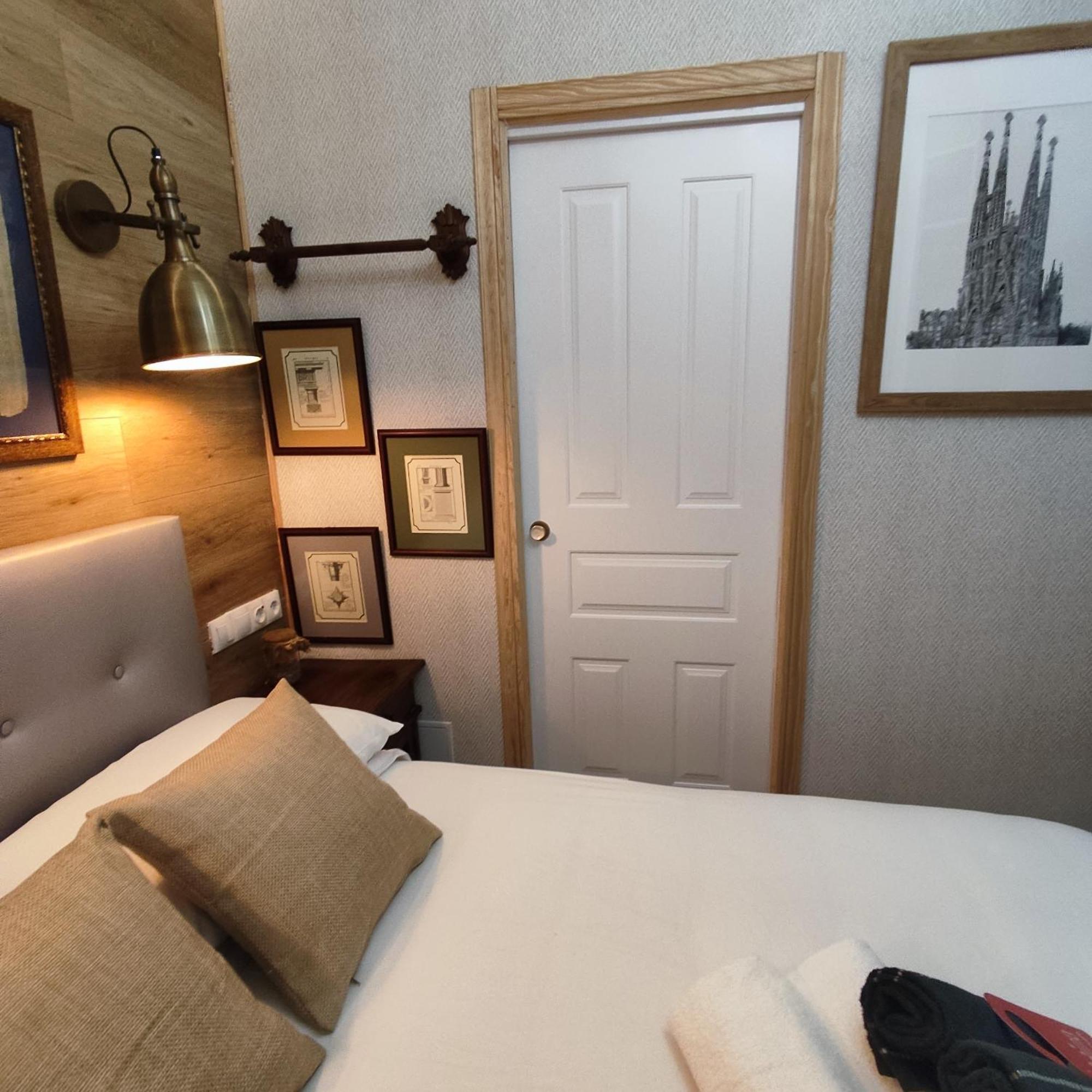 Studio Or Rooms With Private Bathroom Or Rooms With Shared Bathroom Barcelona Exterior photo