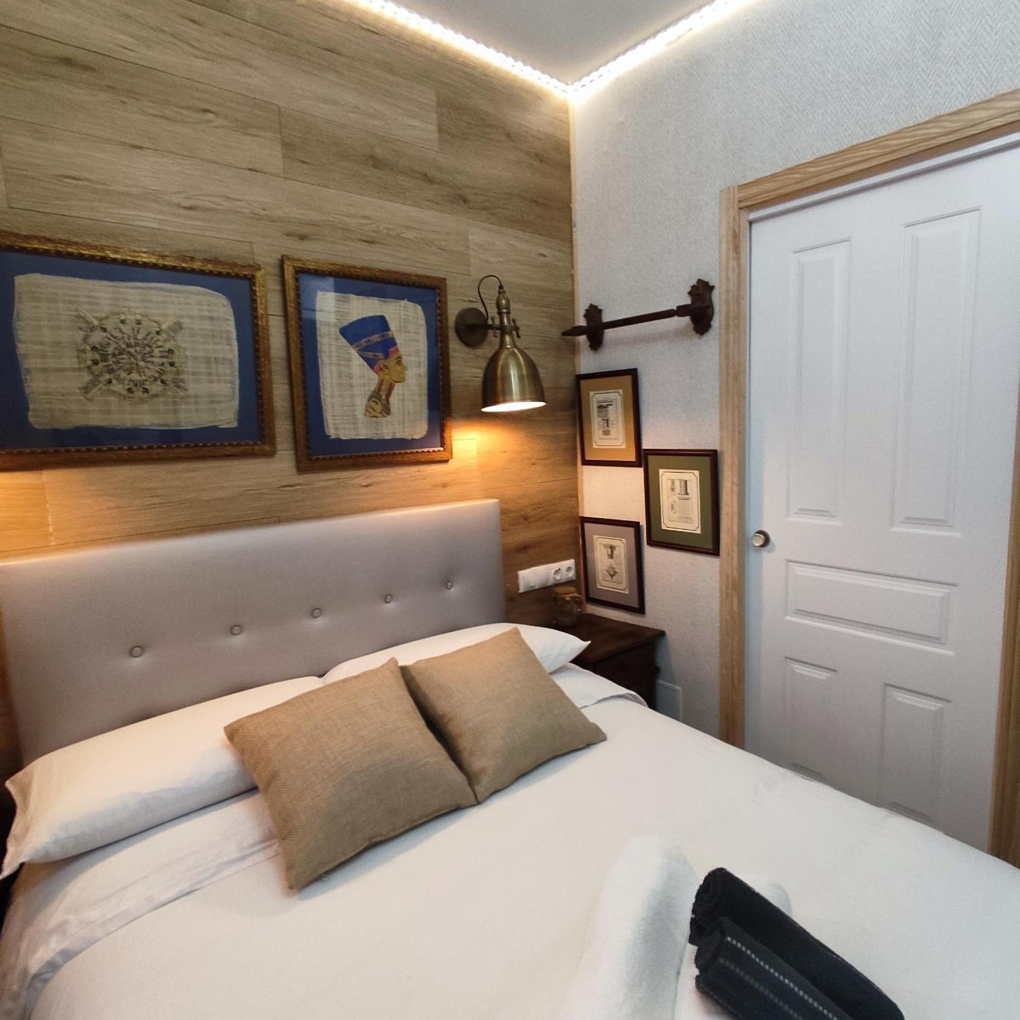 Studio Or Rooms With Private Bathroom Or Rooms With Shared Bathroom Barcelona Exterior photo