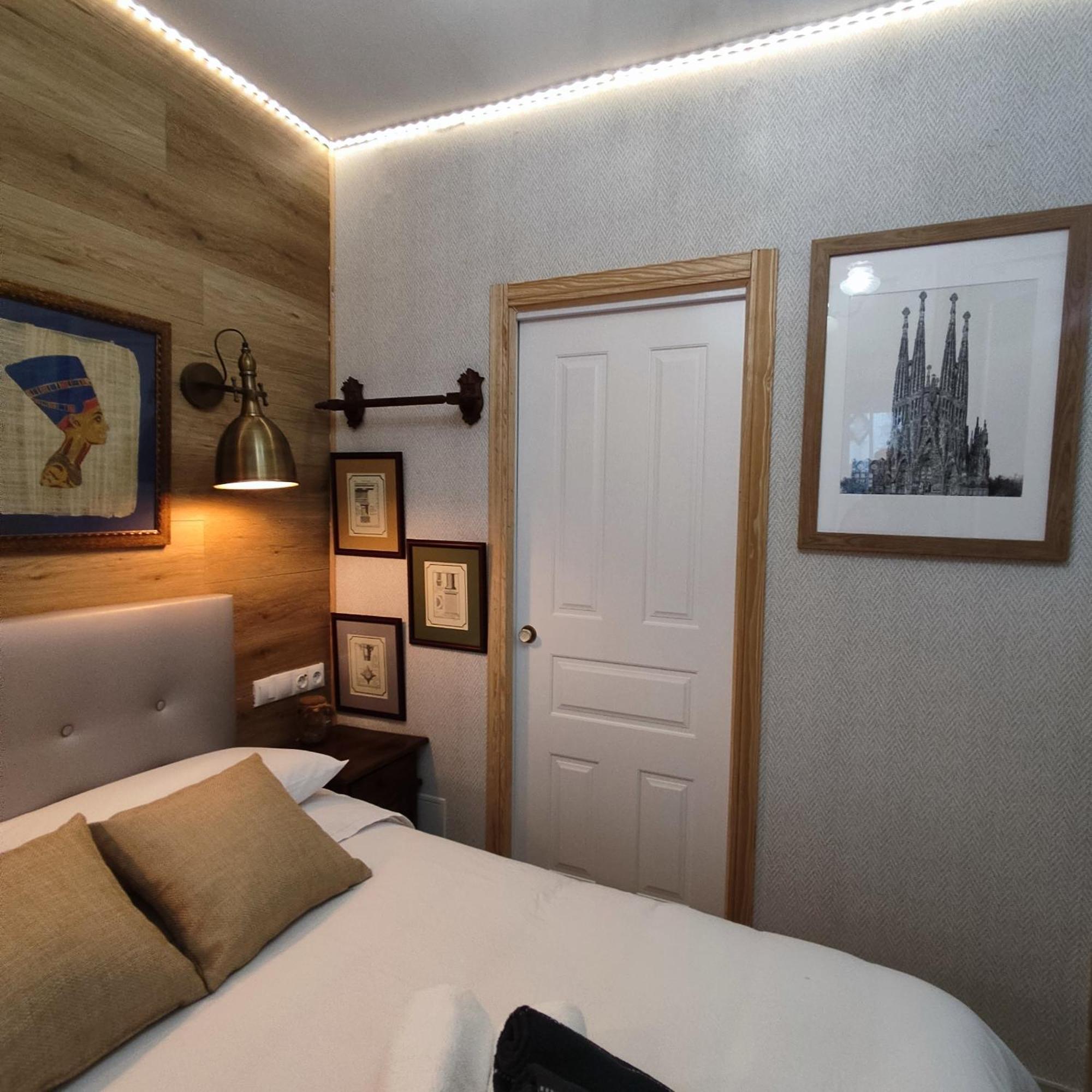 Studio Or Rooms With Private Bathroom Or Rooms With Shared Bathroom Barcelona Exterior photo