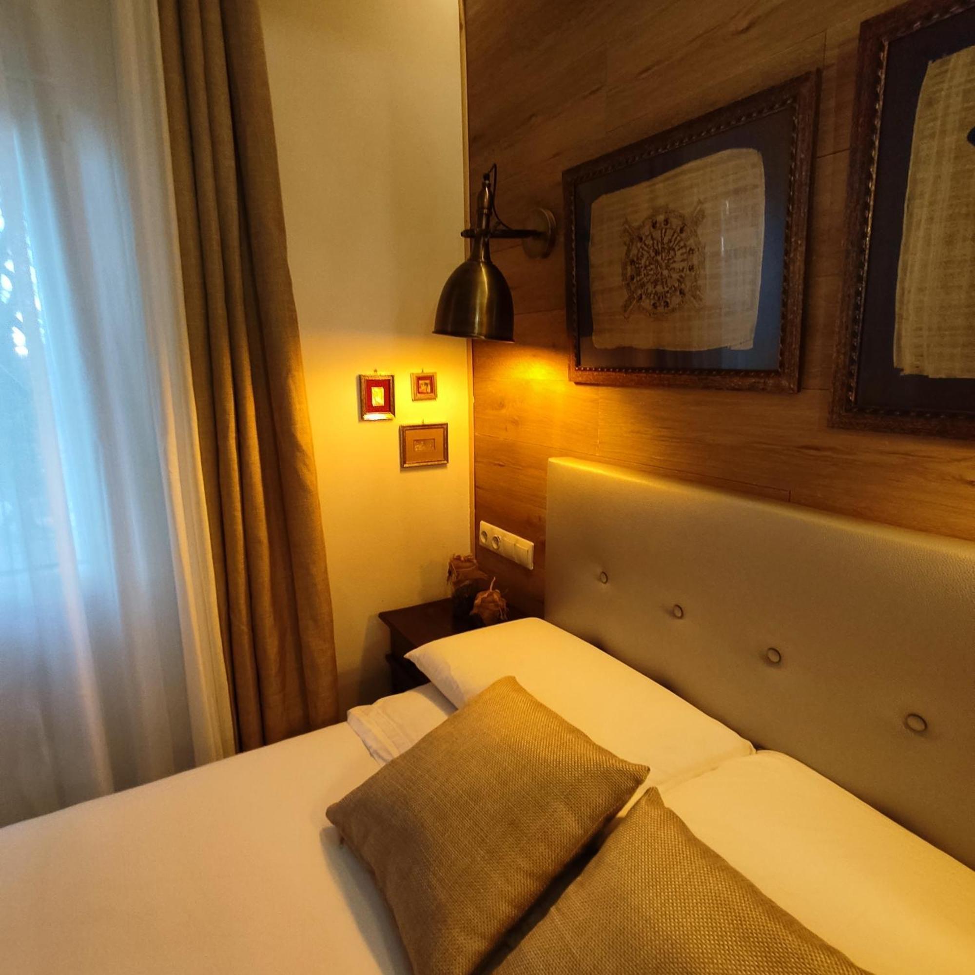 Studio Or Rooms With Private Bathroom Or Rooms With Shared Bathroom Barcelona Exterior photo
