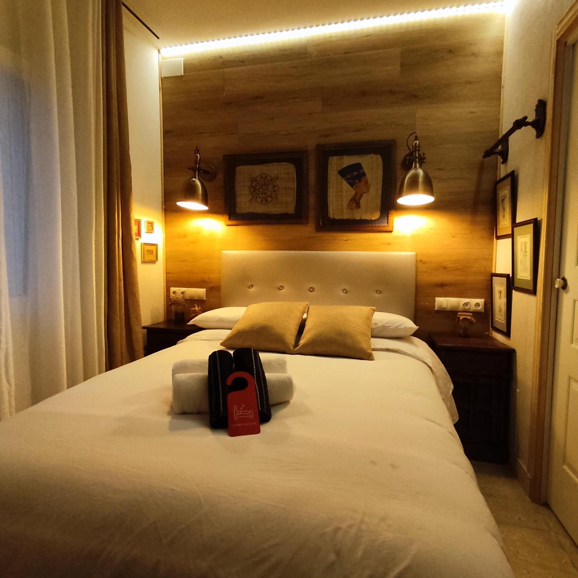 Studio Or Rooms With Private Bathroom Or Rooms With Shared Bathroom Barcelona Exterior photo