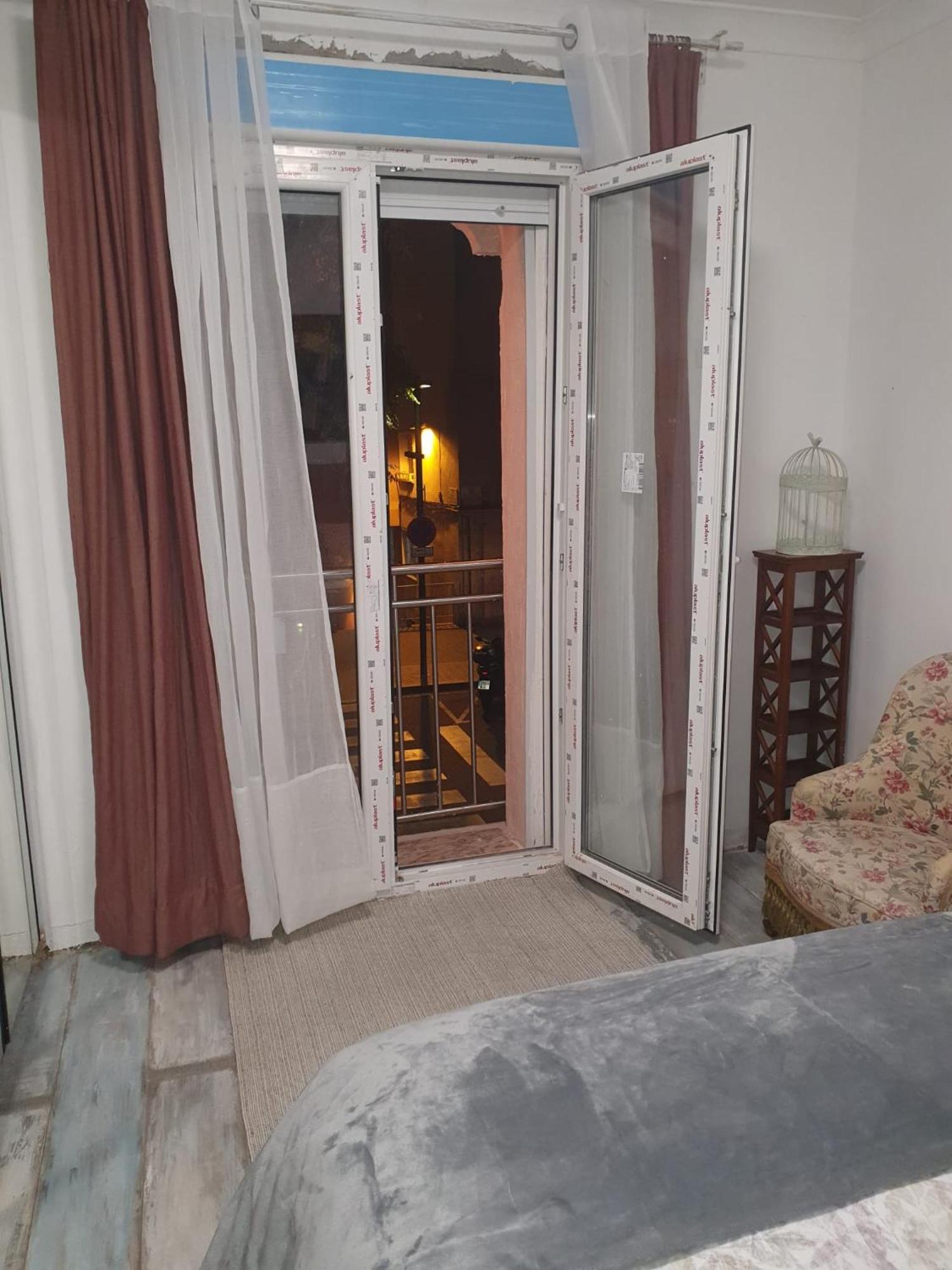 Studio Or Rooms With Private Bathroom Or Rooms With Shared Bathroom Barcelona Exterior photo