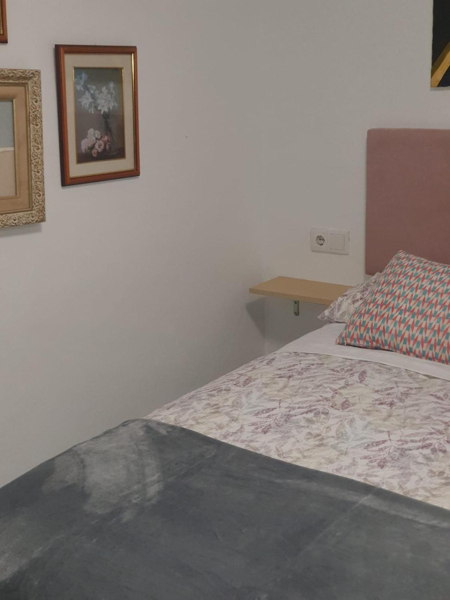 Studio Or Rooms With Private Bathroom Or Rooms With Shared Bathroom Barcelona Exterior photo