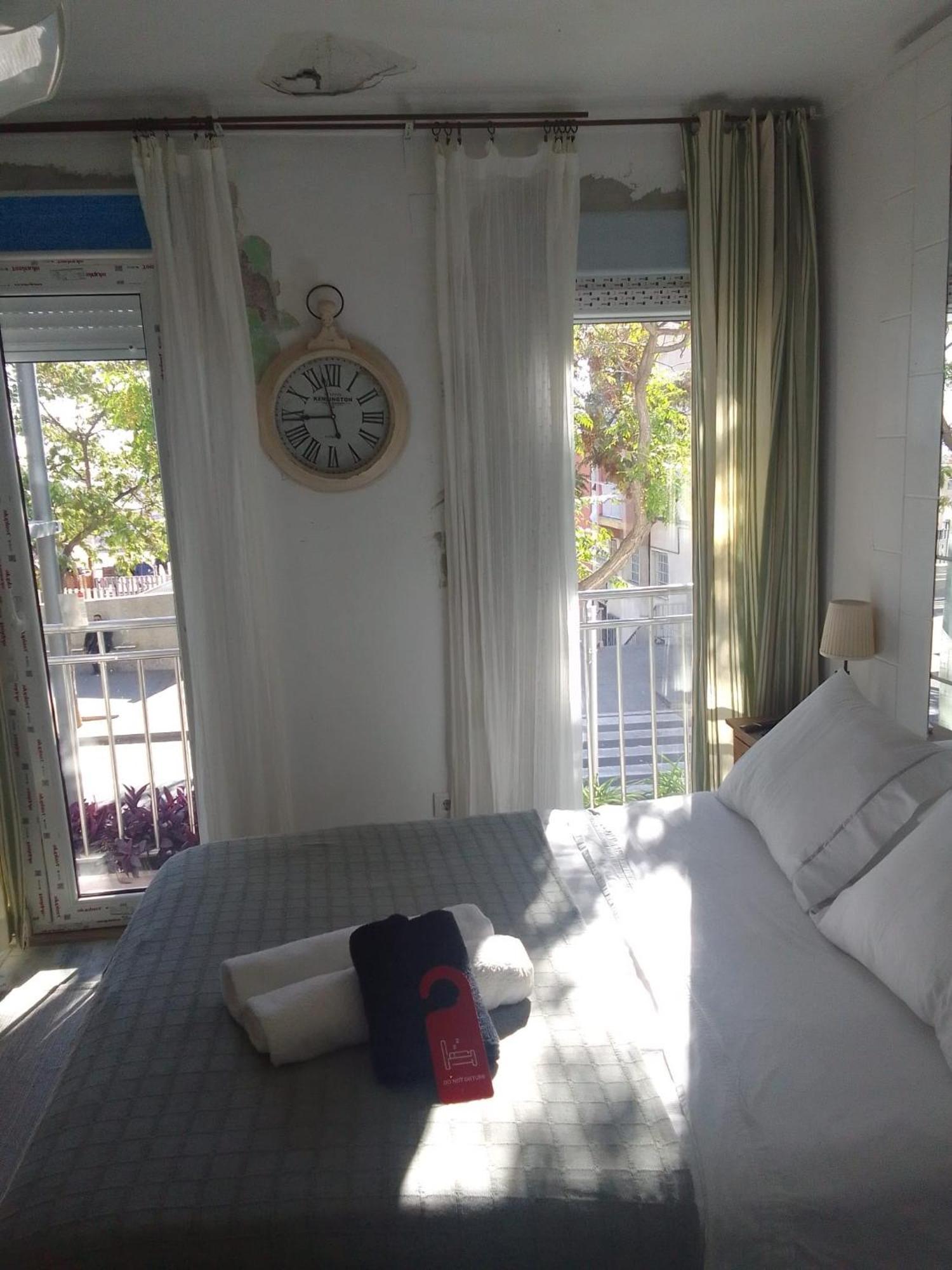 Studio Or Rooms With Private Bathroom Or Rooms With Shared Bathroom Barcelona Exterior photo