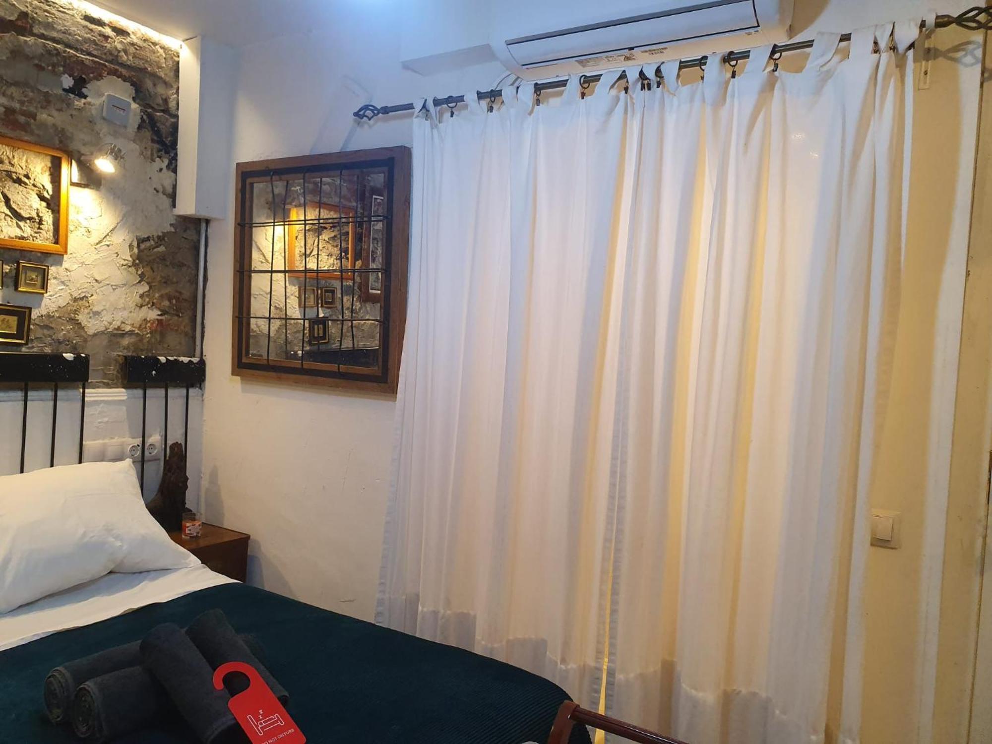 Studio Or Rooms With Private Bathroom Or Rooms With Shared Bathroom Barcelona Exterior photo