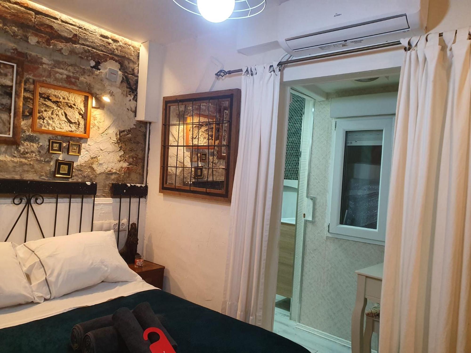 Studio Or Rooms With Private Bathroom Or Rooms With Shared Bathroom Barcelona Exterior photo