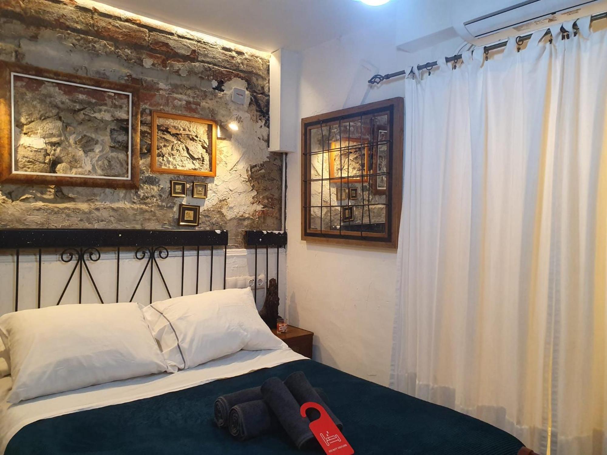 Studio Or Rooms With Private Bathroom Or Rooms With Shared Bathroom Barcelona Exterior photo