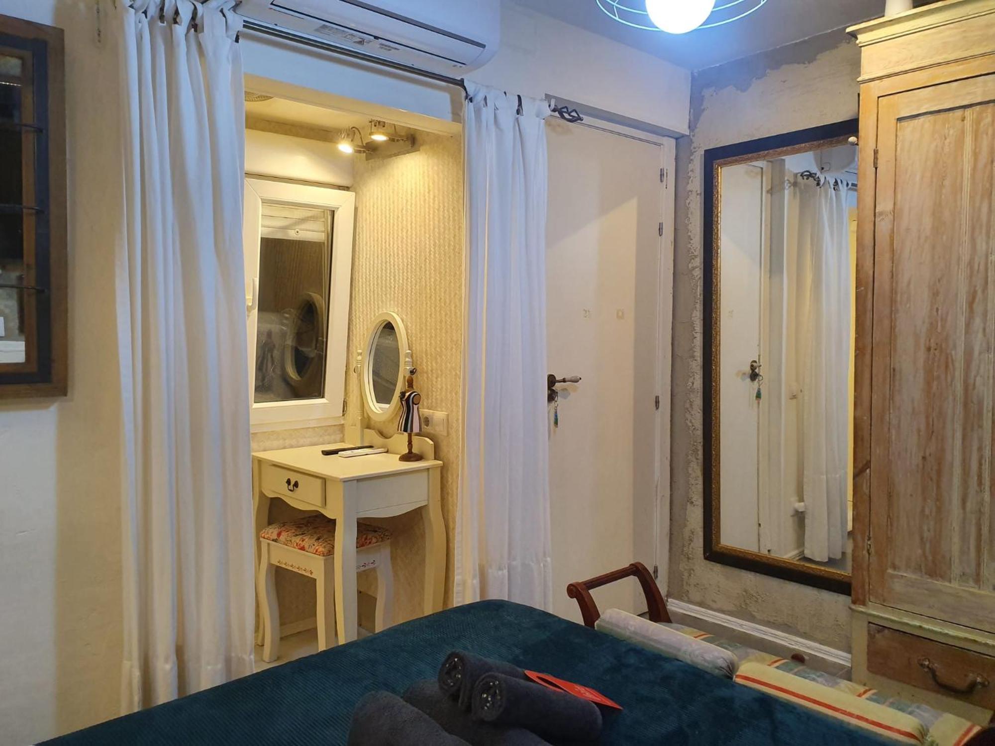 Studio Or Rooms With Private Bathroom Or Rooms With Shared Bathroom Barcelona Exterior photo